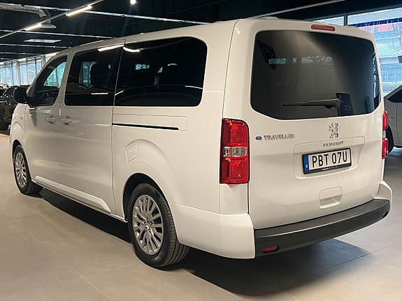Peugeot e-Traveller 3 of 5
