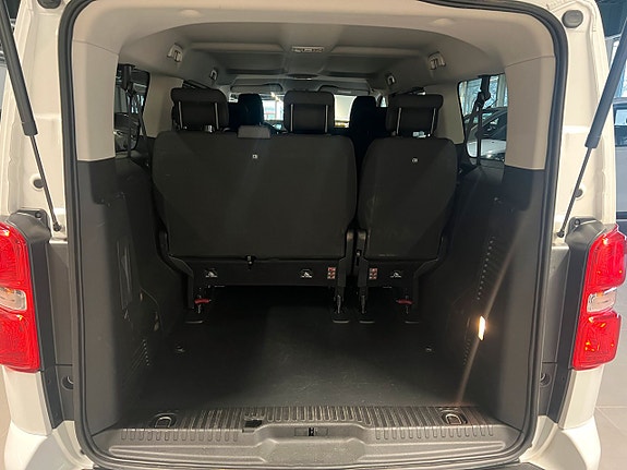 Peugeot e-Traveller 4 of 5