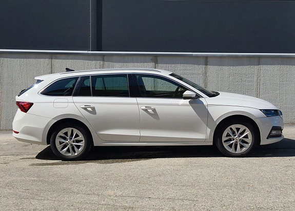 Skoda Octavia 2 of 5