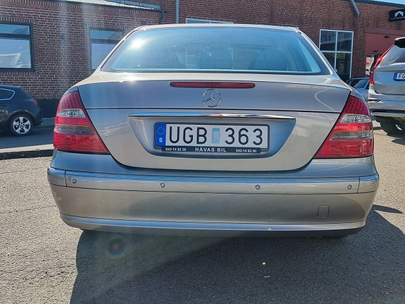 Mercedes-Benz E240 5 of 11