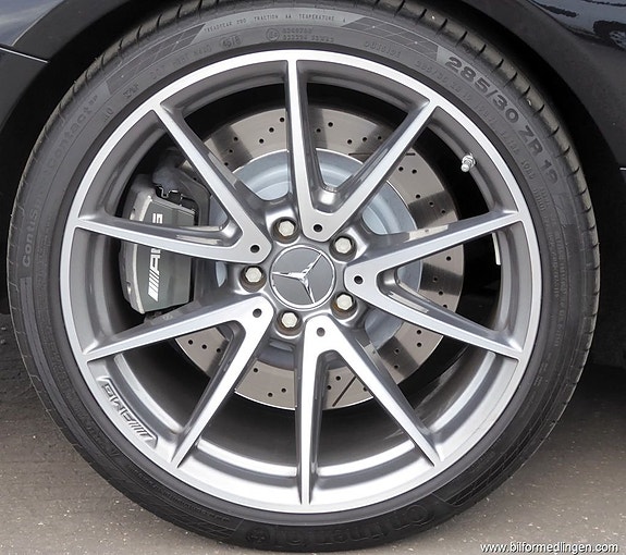 Mercedes-Benz SL63 16 of 20