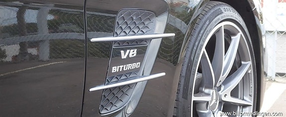 Mercedes-Benz SL63 17 of 20
