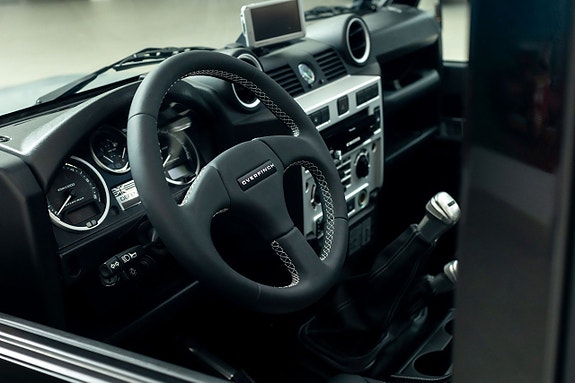 Land Rover Defender 90 21 of 28