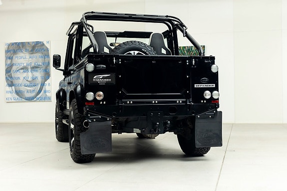 Land Rover Defender 90 13 of 28