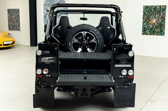 Land Rover Defender 90 15 of 28