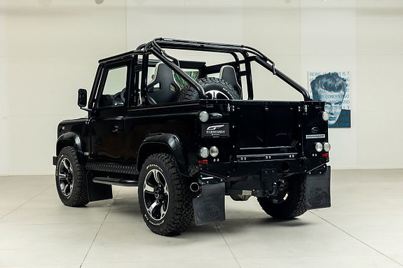 Land Rover Defender 90 11 of 28