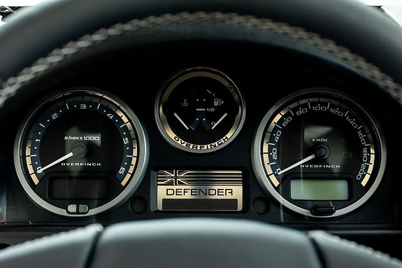Land Rover Defender 90 20 of 28