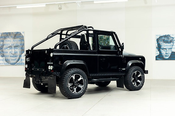 Land Rover Defender 90 26 of 28
