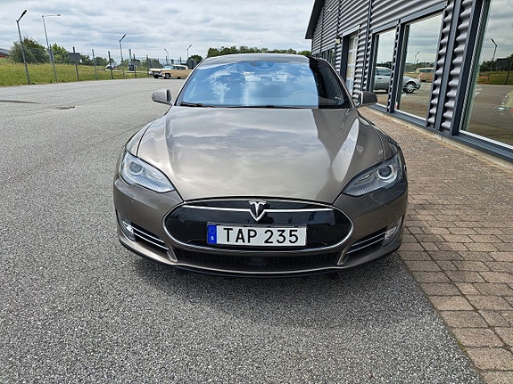 Tesla Model S 13 of 19