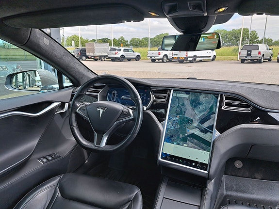 Tesla Model S 16 of 19