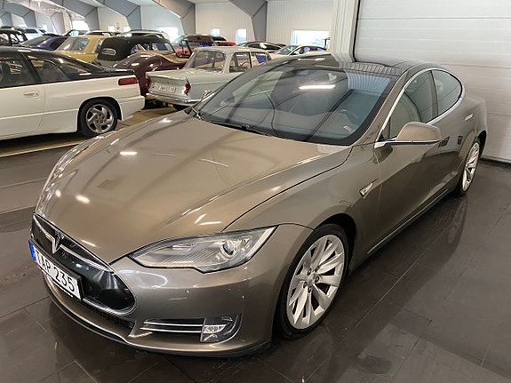 Tesla Model S 4 of 19