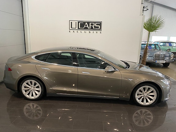 Tesla Model S 2 of 19