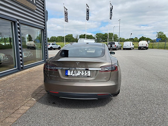 Tesla Model S 11 of 19