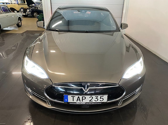 Tesla Model S 8 of 19