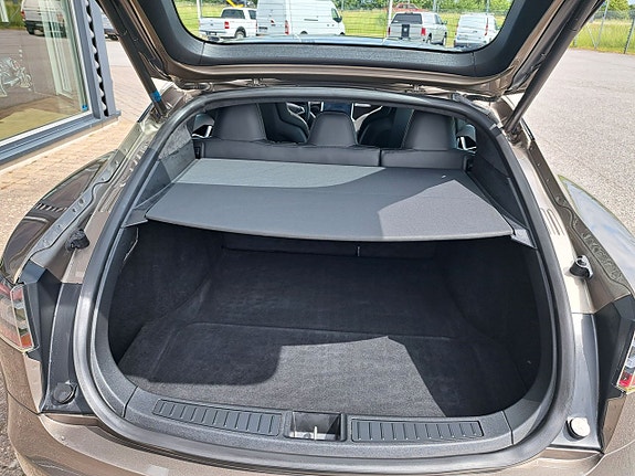 Tesla Model S 14 of 19