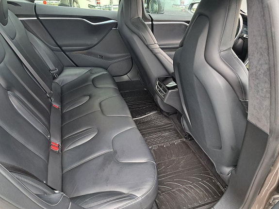 Tesla Model S 18 of 19