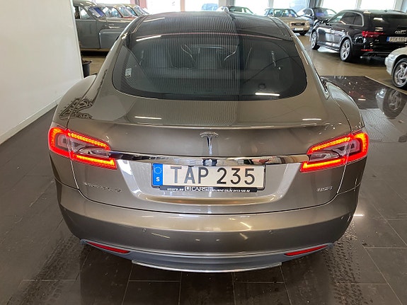 Tesla Model S 7 of 19