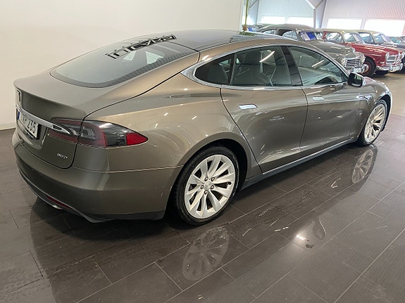 Tesla Model S 5 of 19