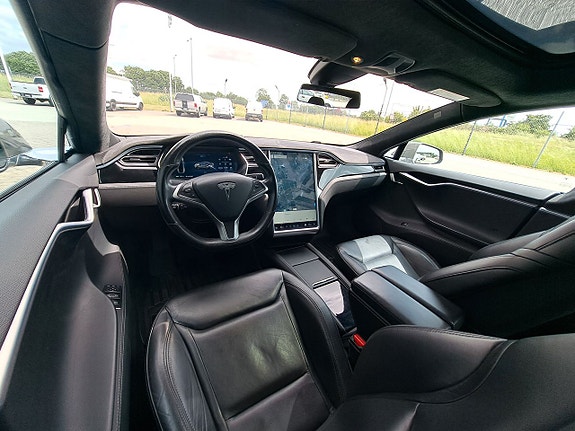 Tesla Model S 17 of 19