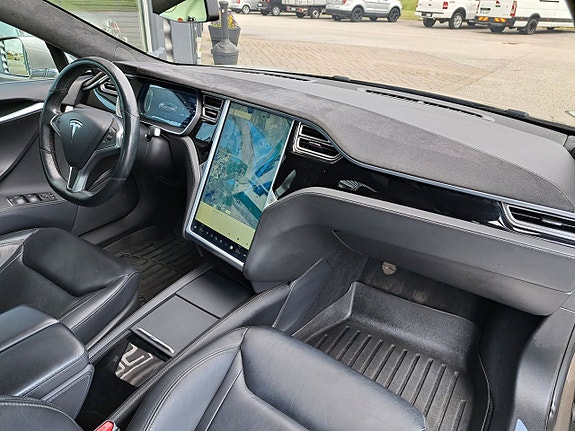 Tesla Model S 15 of 19