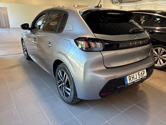 Peugeot 208 3 of 5
