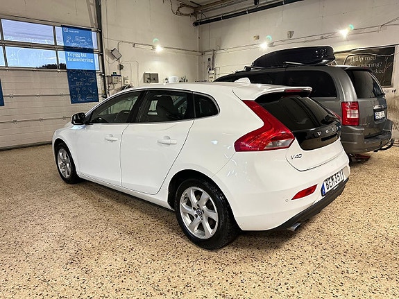 Volvo V40 4 of 5