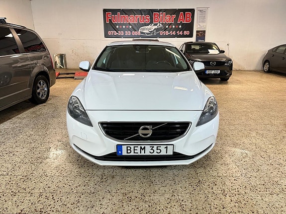 Volvo V40 2 of 5