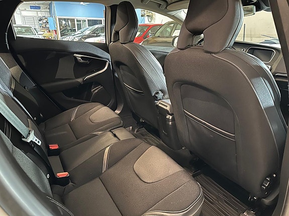 Volvo V40 8 of 15