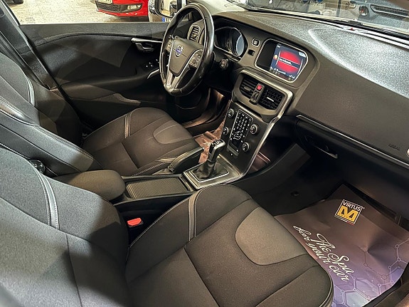 Volvo V40 6 of 15