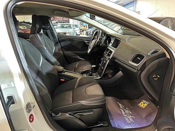 Volvo V40 7 of 15