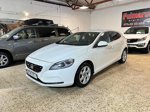 Volvo V40 3 of 5