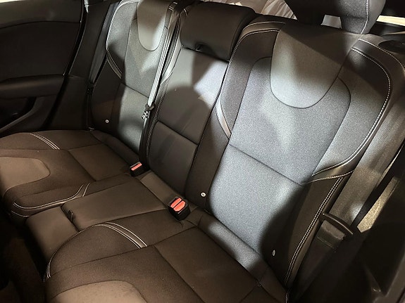 Volvo V40 12 of 15