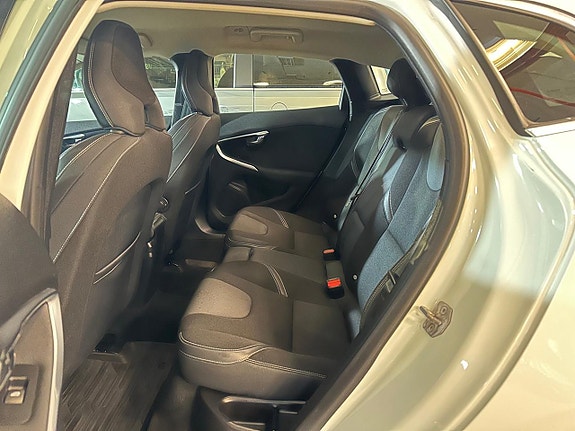 Volvo V40 10 of 15