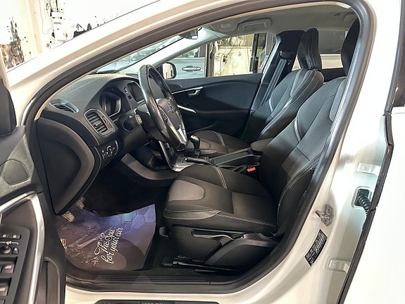 Volvo V40 11 of 15
