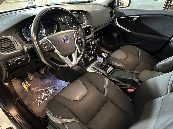 Volvo V40 9 of 15