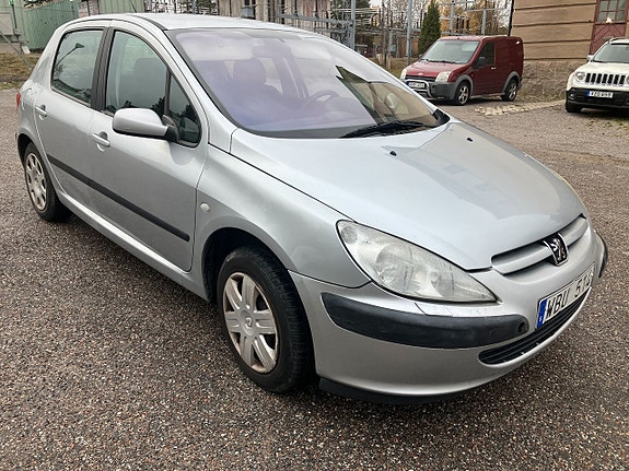 Peugeot 307 2 of 5