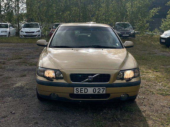 Volvo S60 2 of 5