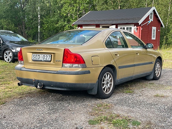 Volvo S60 4 of 5