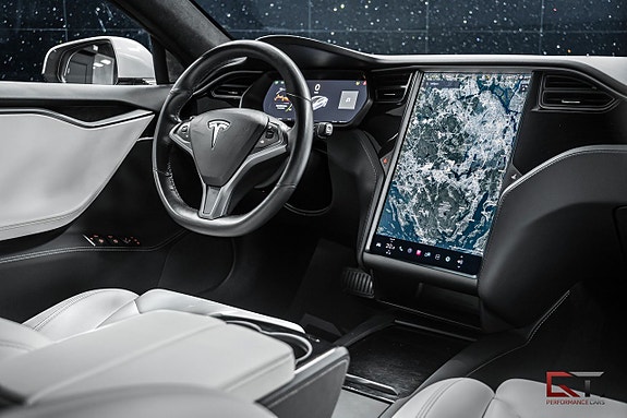 Tesla Model S 20 of 22