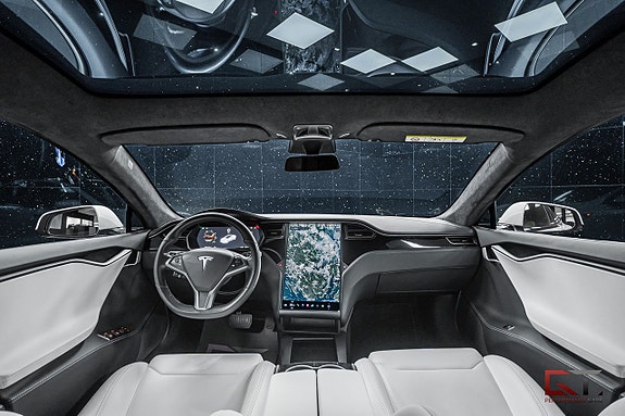Tesla Model S 17 of 22