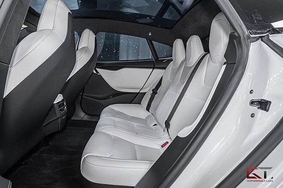 Tesla Model S 21 of 22