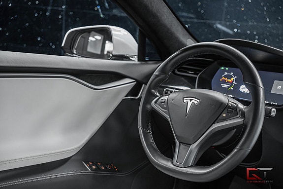 Tesla Model S 22 of 22
