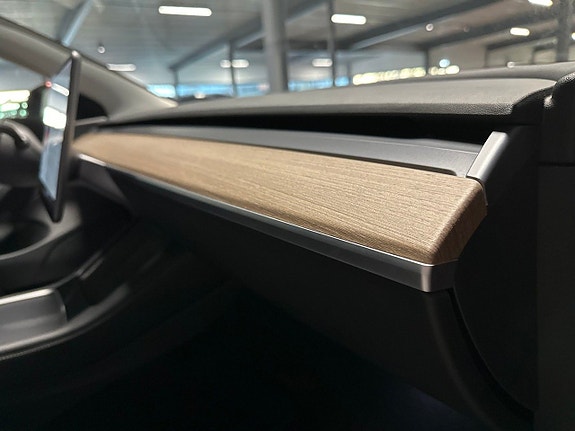 Tesla Model 3 16 of 22