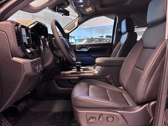 Chevrolet Silverado 1500 9 of 25
