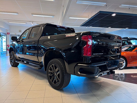 Chevrolet Silverado 1500 2 of 5