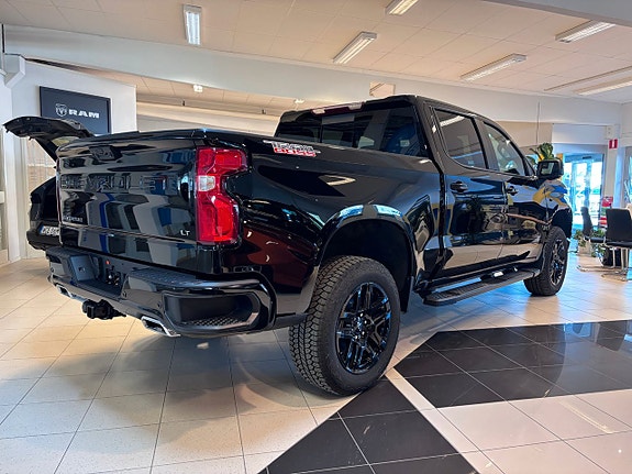 Chevrolet Silverado 1500 3 of 5