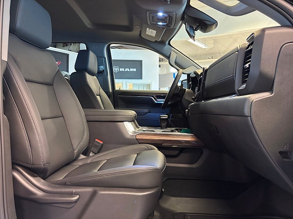 Chevrolet Silverado 1500 14 of 25