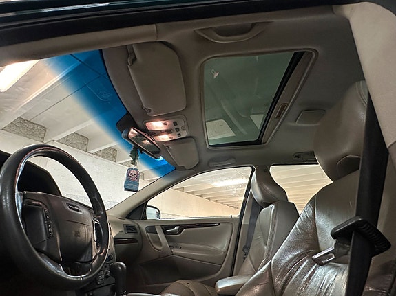 Volvo V70 9 of 16