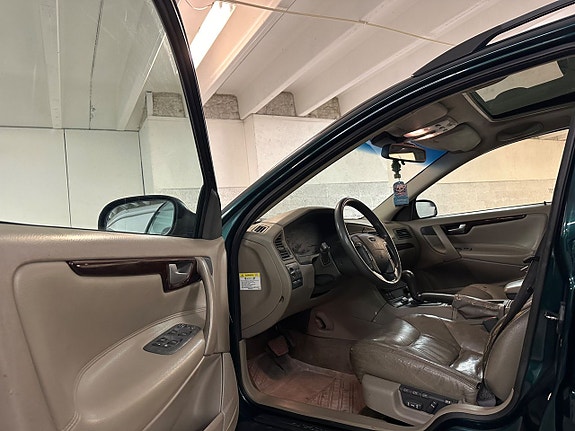 Volvo V70 6 of 16