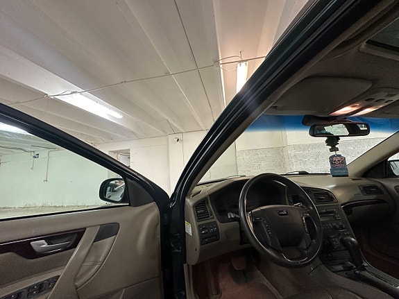 Volvo V70 11 of 16